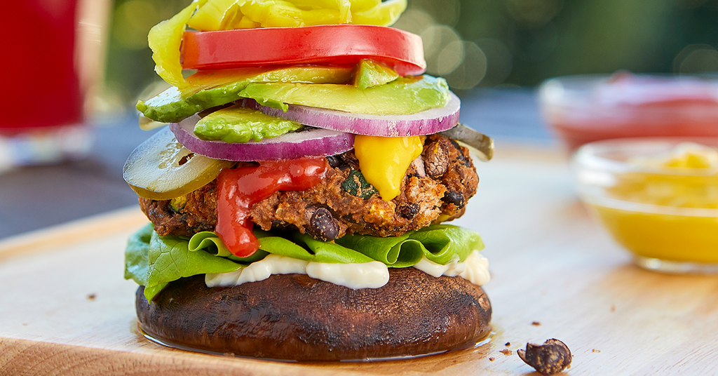 http://hayliepomroy.com/cdn/shop/articles/Portobello_Black_Bean-Burgers_1024x1024.png?v=1620753135